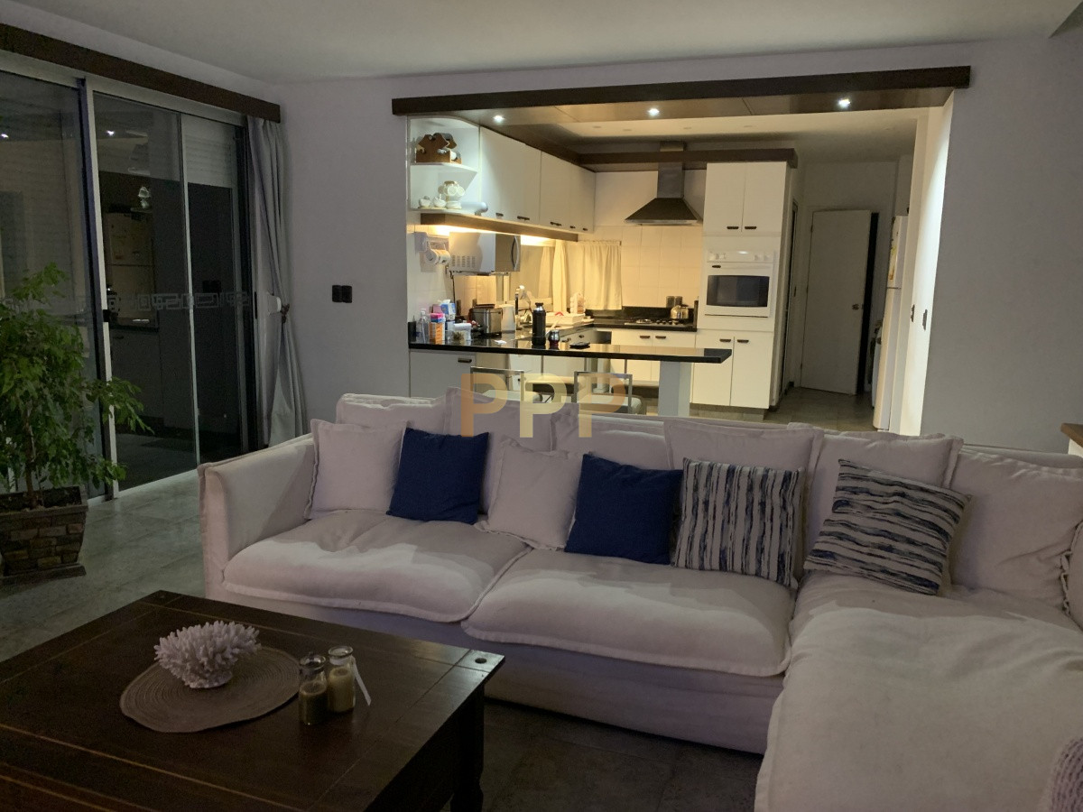 Casa ID.1932 - En venta.. a poco metros del mar.. hermosa casa estilo minimalista.