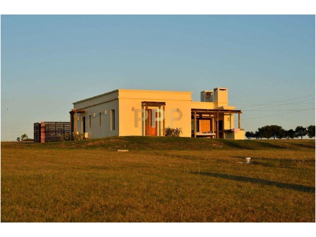 Chacra ID.2052 - Hermosa casa en El Quijote!!!!