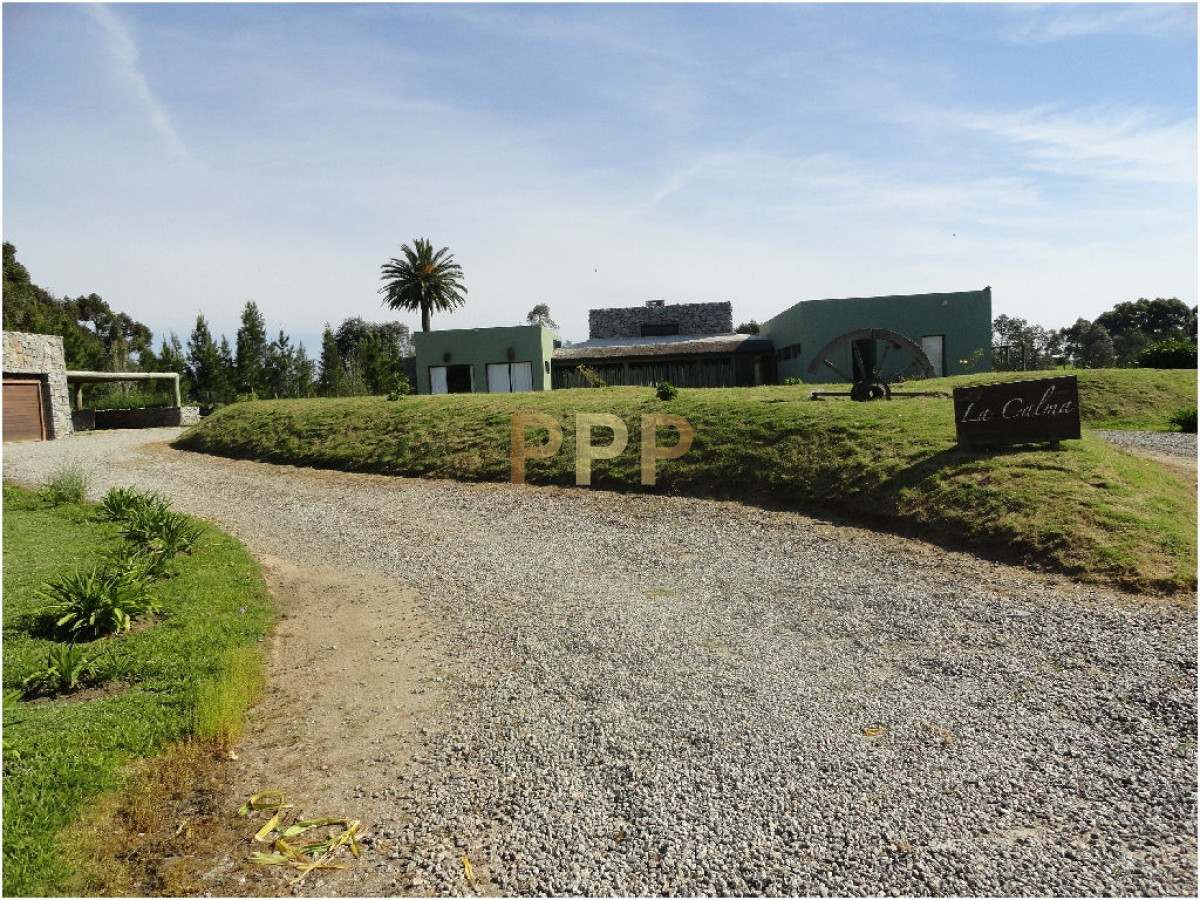 Chacra ID.2040 - Casa 5 dormitorios a 1 cuadra del mar.