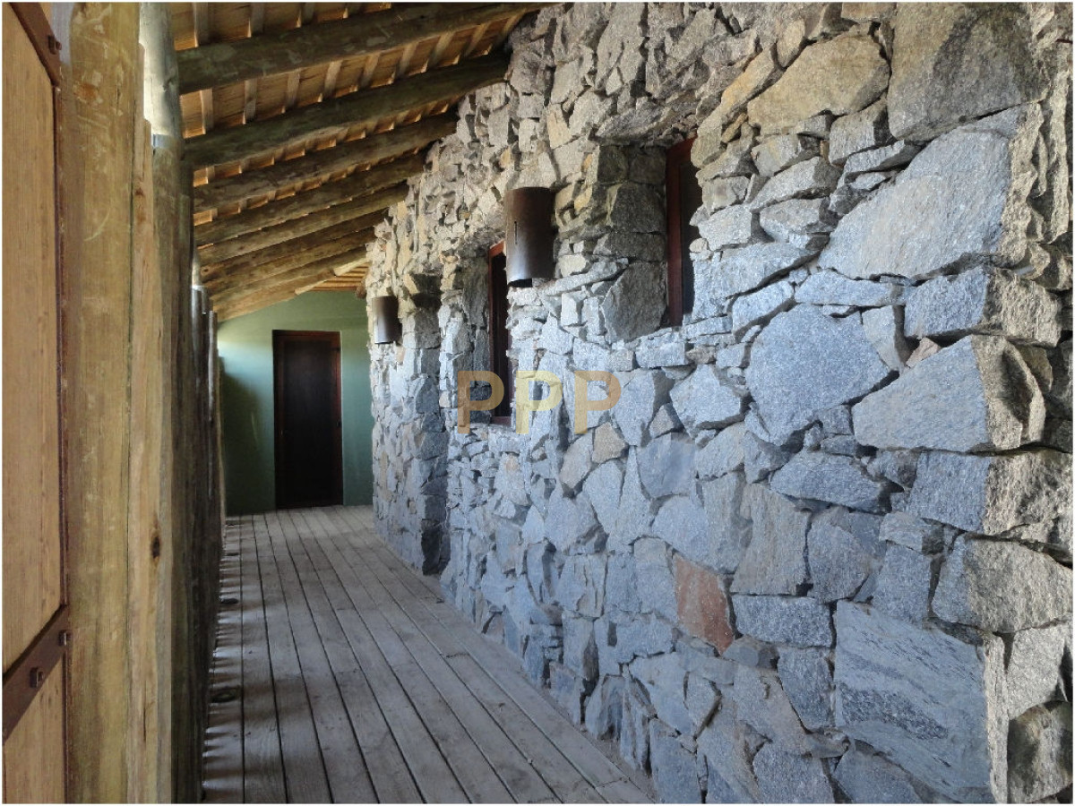 Chacra ID.2040 - Casa 5 dormitorios a 1 cuadra del mar.