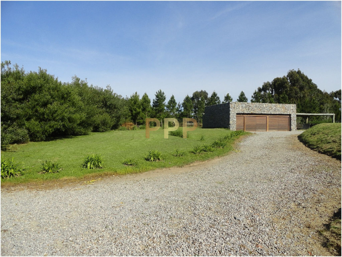 Chacra ID.2040 - Casa 5 dormitorios a 1 cuadra del mar.