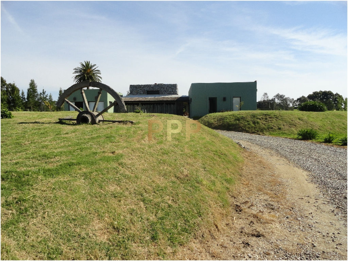 Chacra ID.2040 - Casa 5 dormitorios a 1 cuadra del mar.