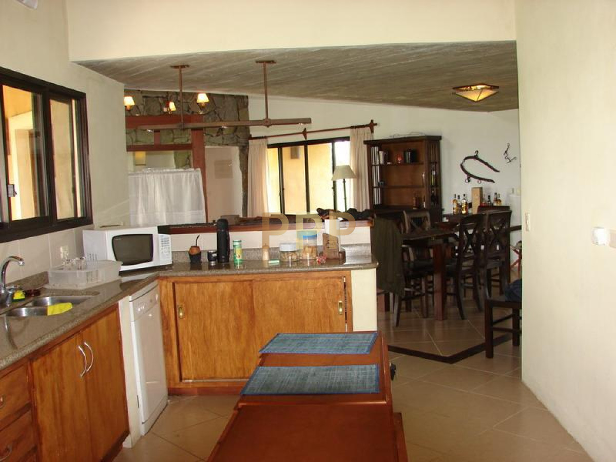 Chacra ID.2526 - Casa en venta en La Barra, Punta del Este