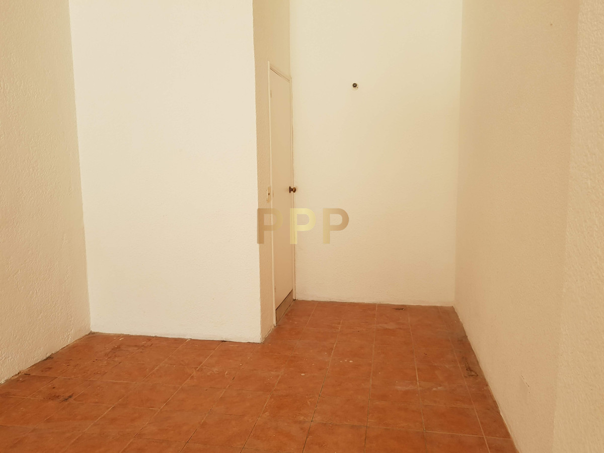 Local Comercial ID.2081 - Alquilo o vendo Local a la calle en Punta del Este, Peninsula.