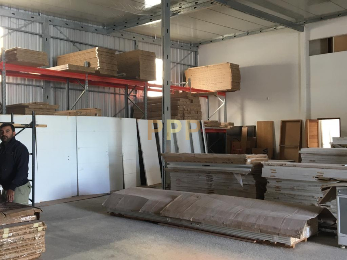 Local Comercial ID.2619 - Excelente galpon con oficinas, 600 m2, en Maldonado.