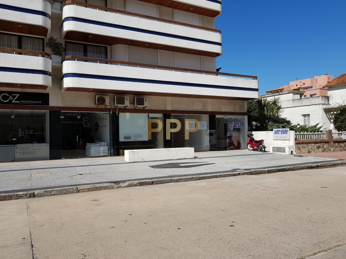 Local Comercial ID.2081 - Alquilo o vendo Local a la calle en Punta del Este, Peninsula.