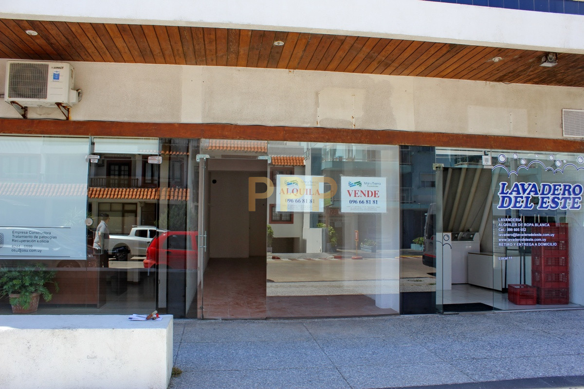Local Comercial ID.2081 - Alquilo o vendo Local a la calle en Punta del Este, Peninsula.