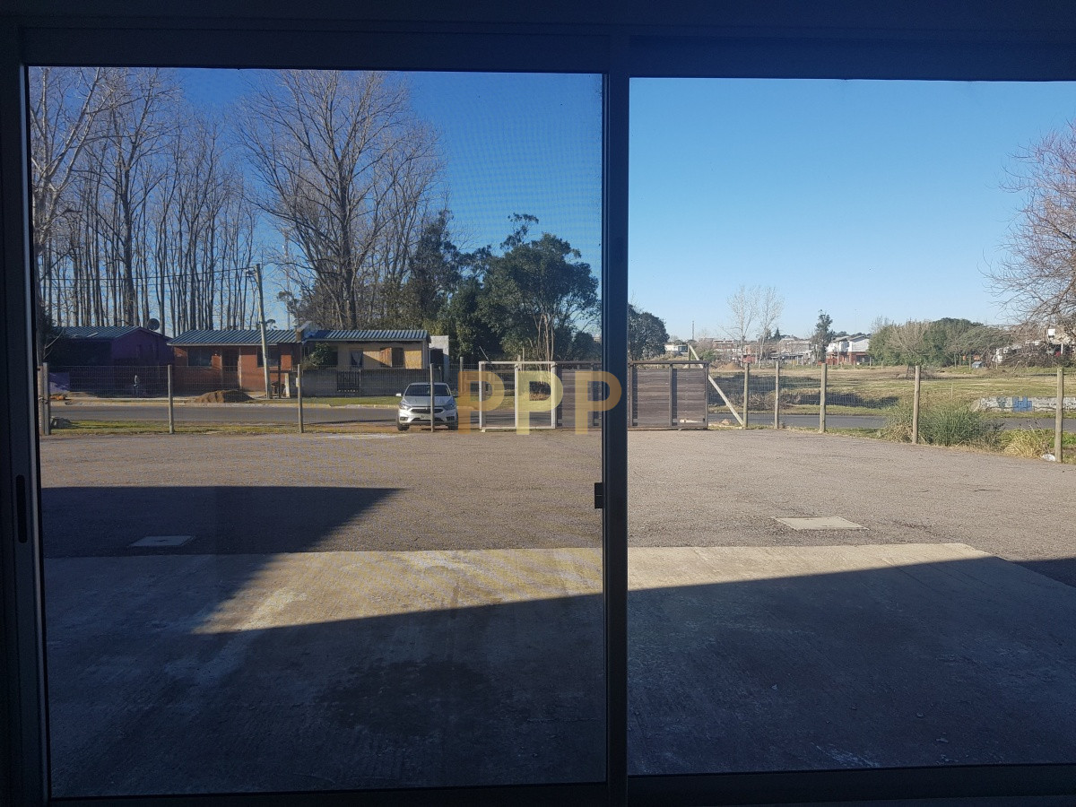 Local Comercial ID.2619 - Excelente galpon con oficinas, 600 m2, en Maldonado.