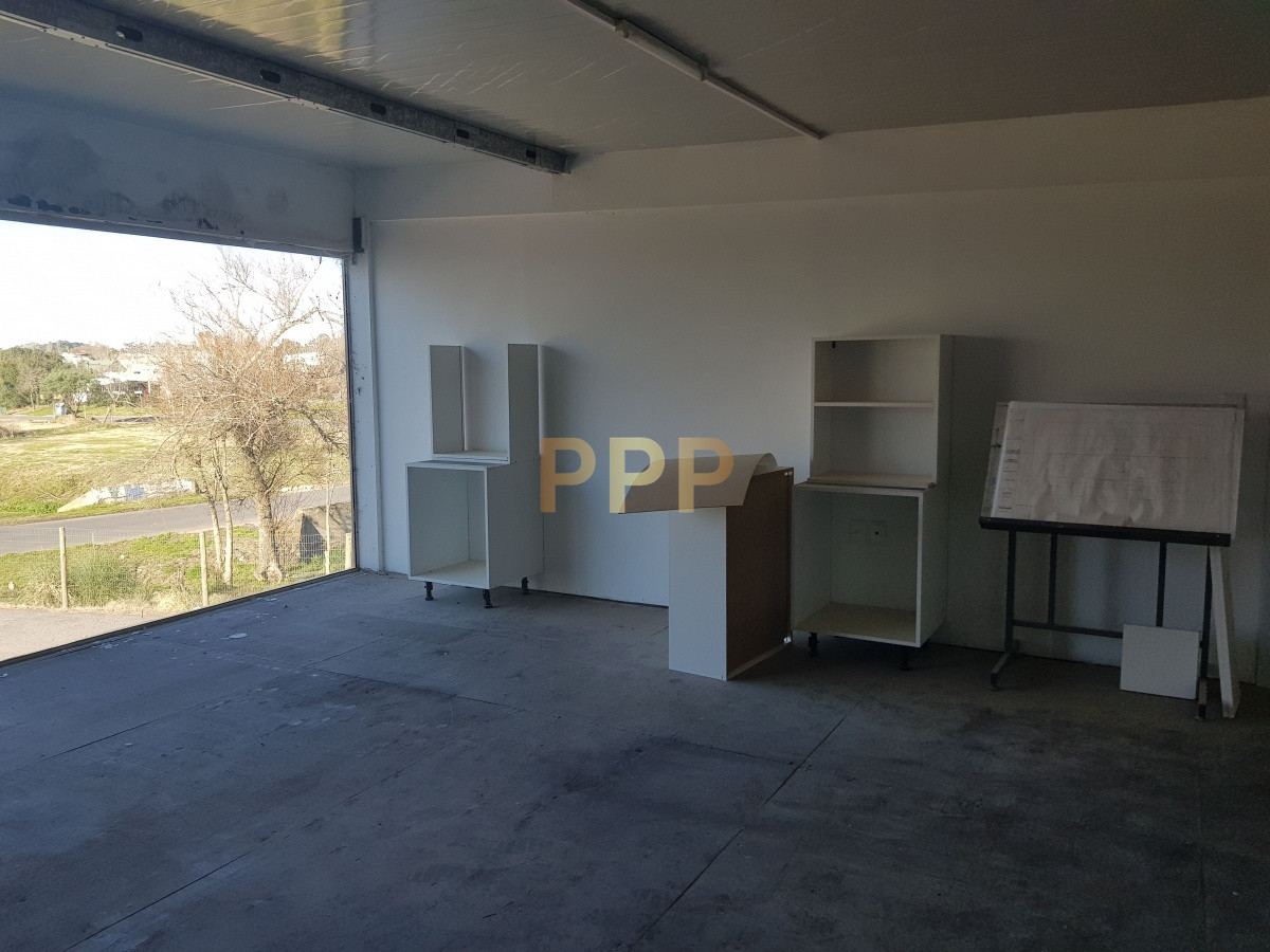 Local Comercial ID.2619 - Excelente galpon con oficinas, 600 m2, en Maldonado.