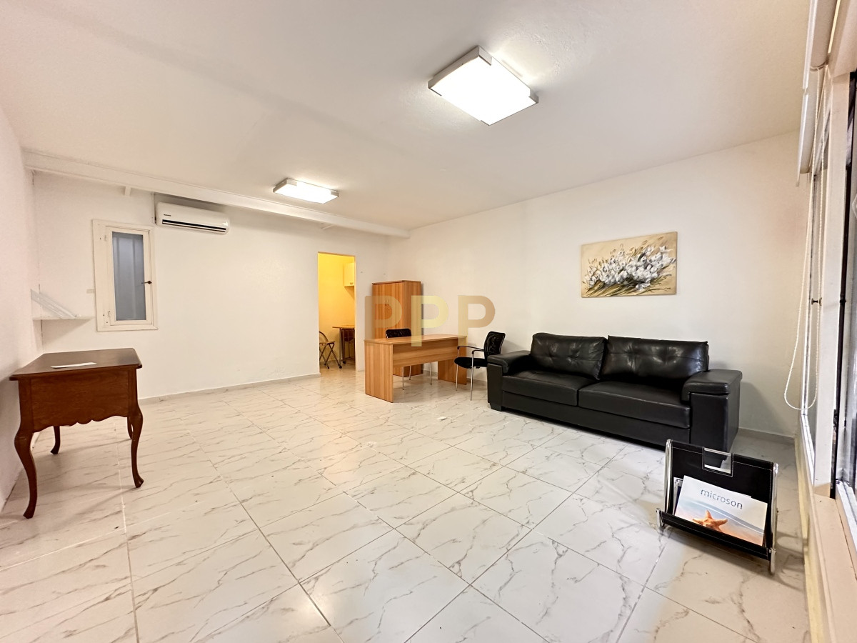 Local Comercial ID.4052 - En venta, local en el centro de Maldonado.