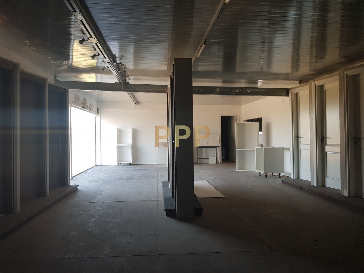 Local Comercial ID.2619 - Excelente galpon con oficinas, 600 m2, en Maldonado.