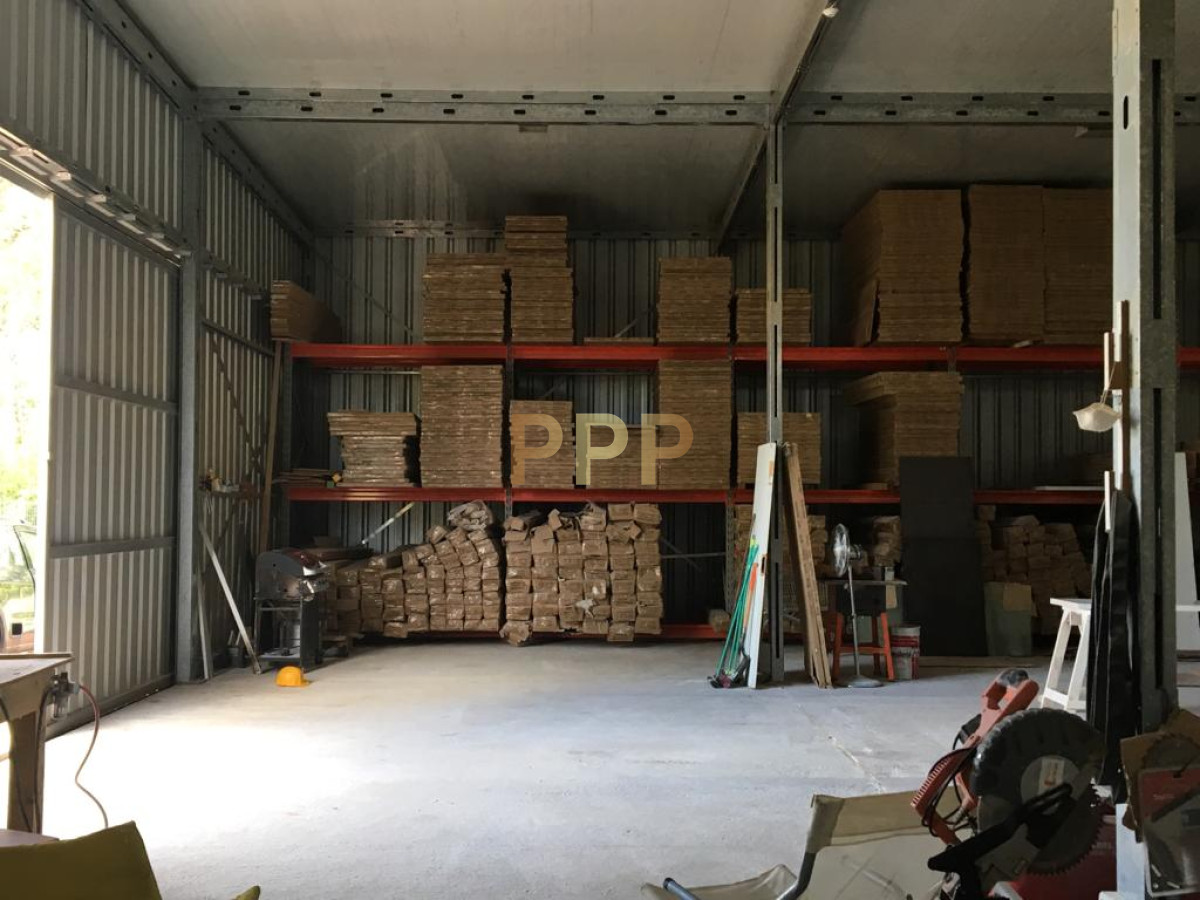 Local Comercial ID.2619 - Excelente galpon con oficinas, 600 m2, en Maldonado.