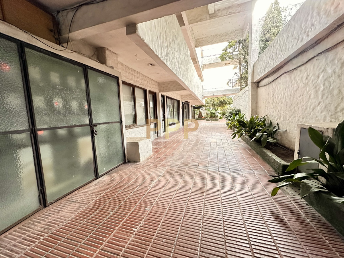 Local Comercial ID.4052 - En venta, local en el centro de Maldonado.