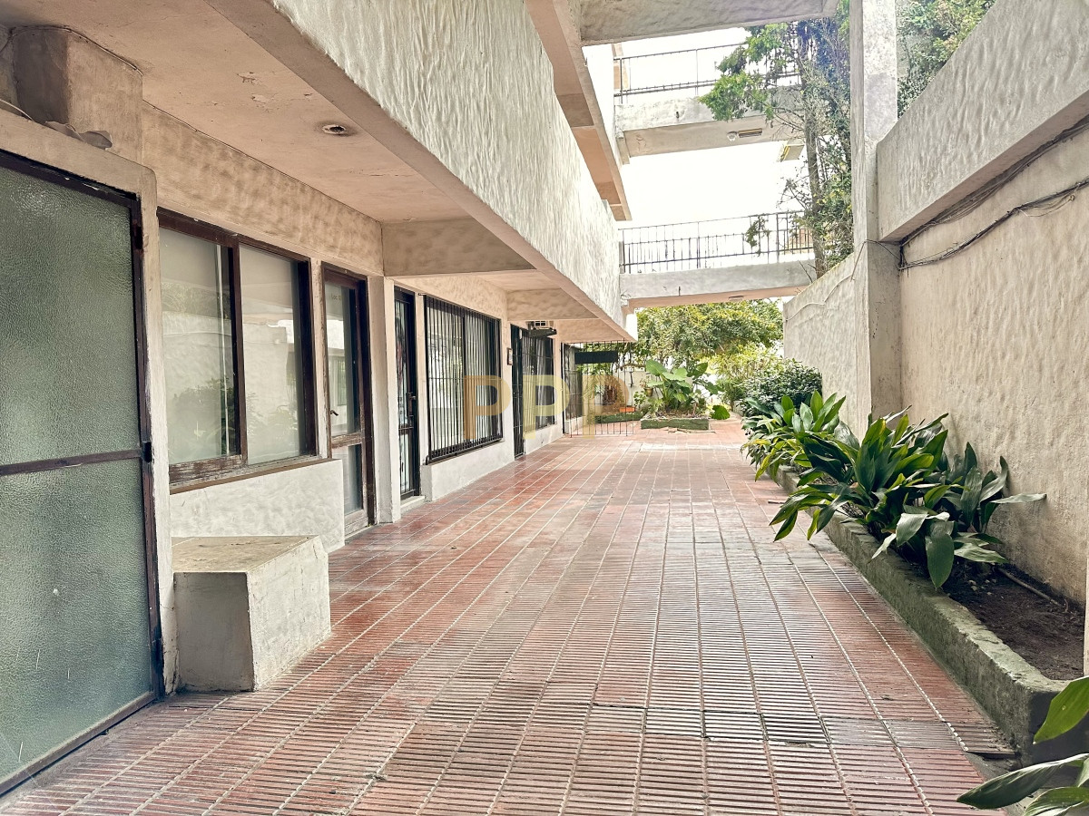 Local Comercial ID.4052 - En venta, local en el centro de Maldonado.