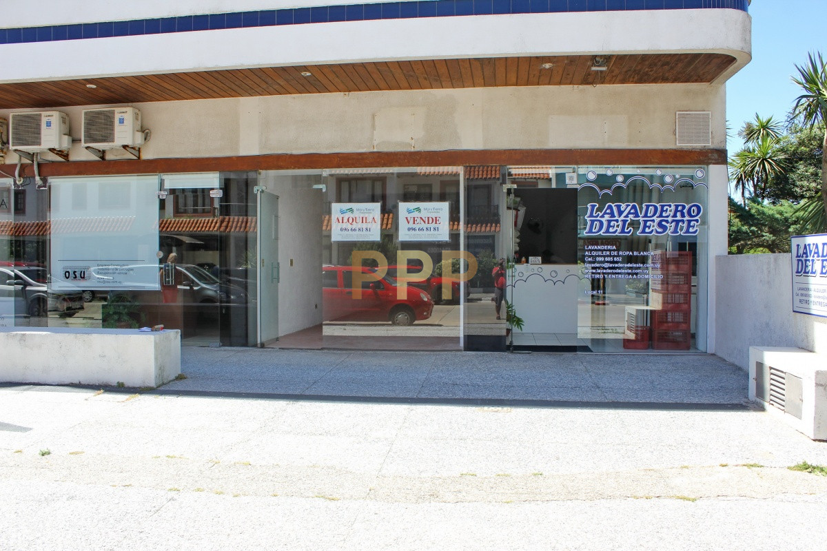 Local Comercial ID.2081 - Alquilo o vendo Local a la calle en Punta del Este, Peninsula.