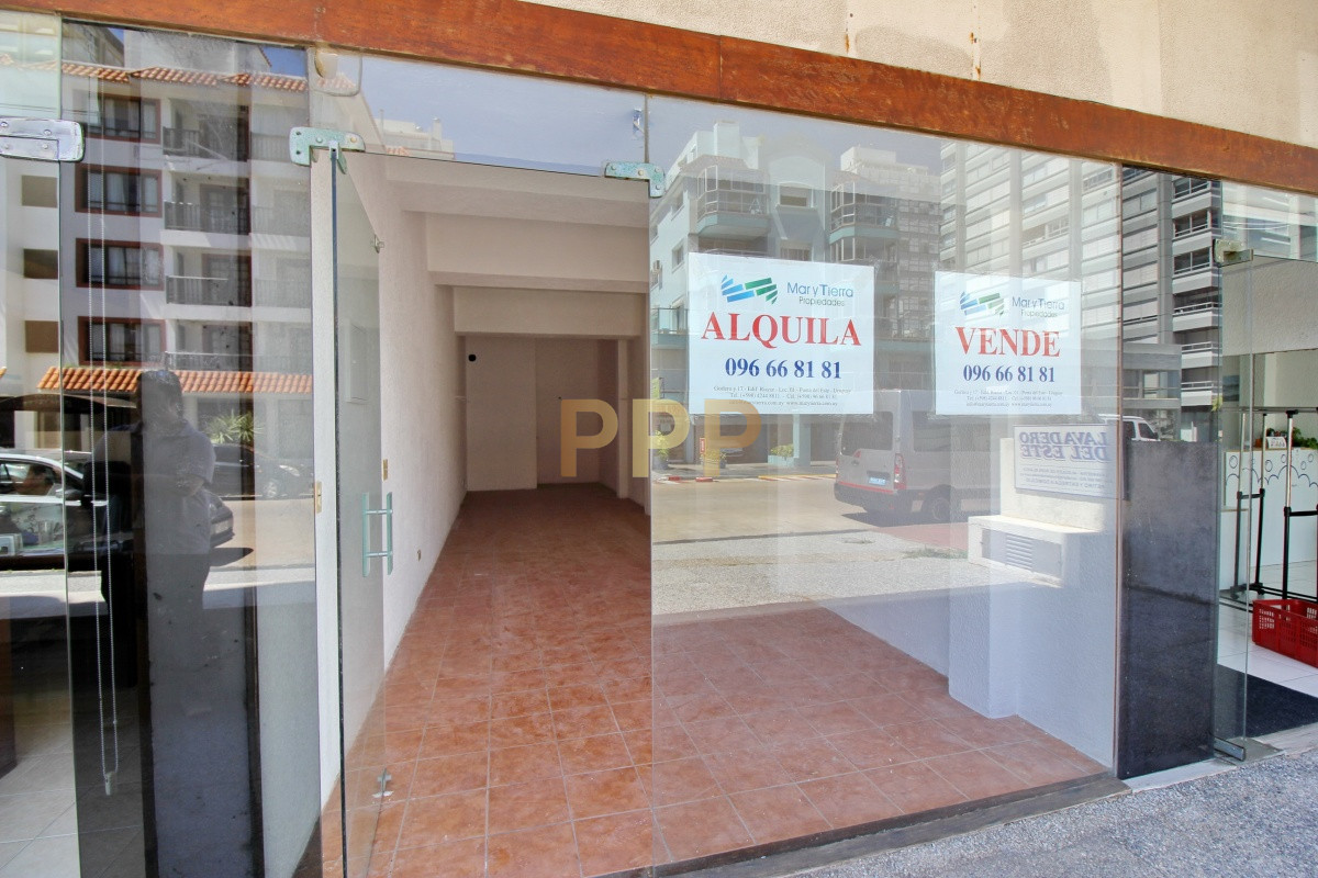 Local Comercial ID.2081 - Alquilo o vendo Local a la calle en Punta del Este, Peninsula.