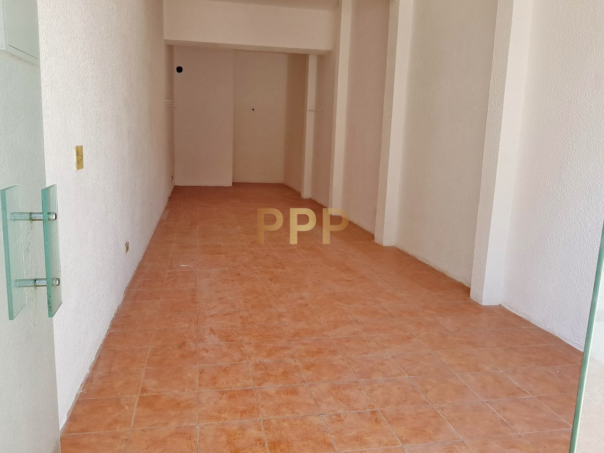 Local Comercial ID.2081 - Alquilo o vendo Local a la calle en Punta del Este, Peninsula.