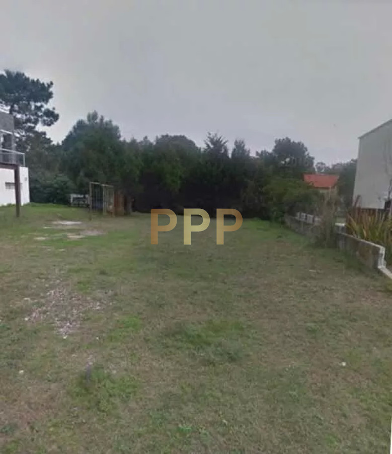 Terreno ID.2591 - Vendo terreno nivelado en Rincon del Indio, Playa Brava, Punta del Este