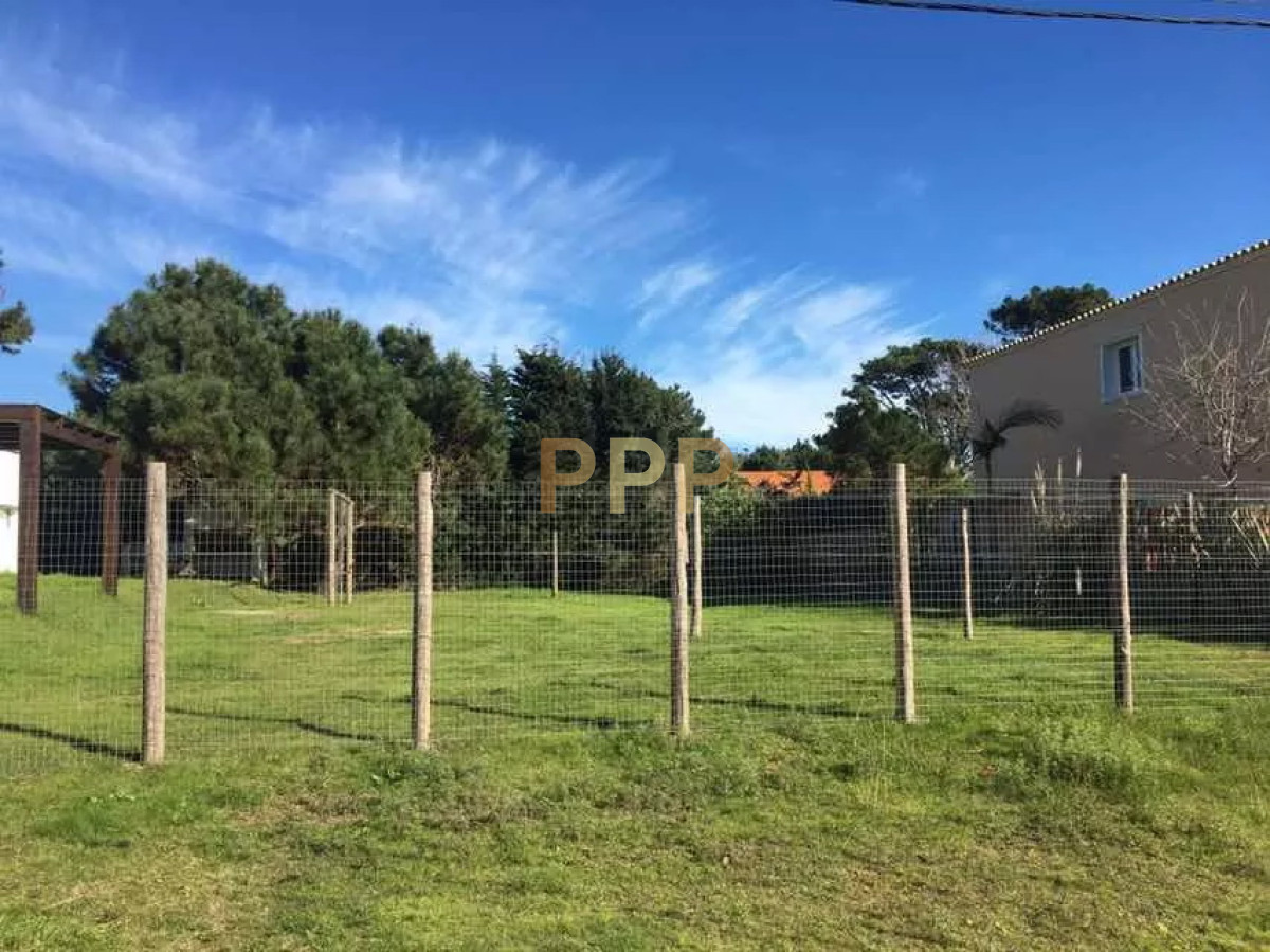 Terreno ID.2591 - Vendo terreno nivelado en Rincon del Indio, Playa Brava, Punta del Este