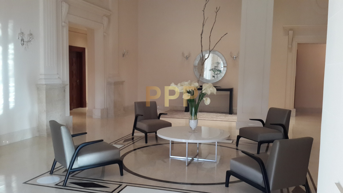 Apartamento ID.2338 - Apartamento de 3 dormitorios, primera linea frente al mar, en alquiler y venta, Punta del Este