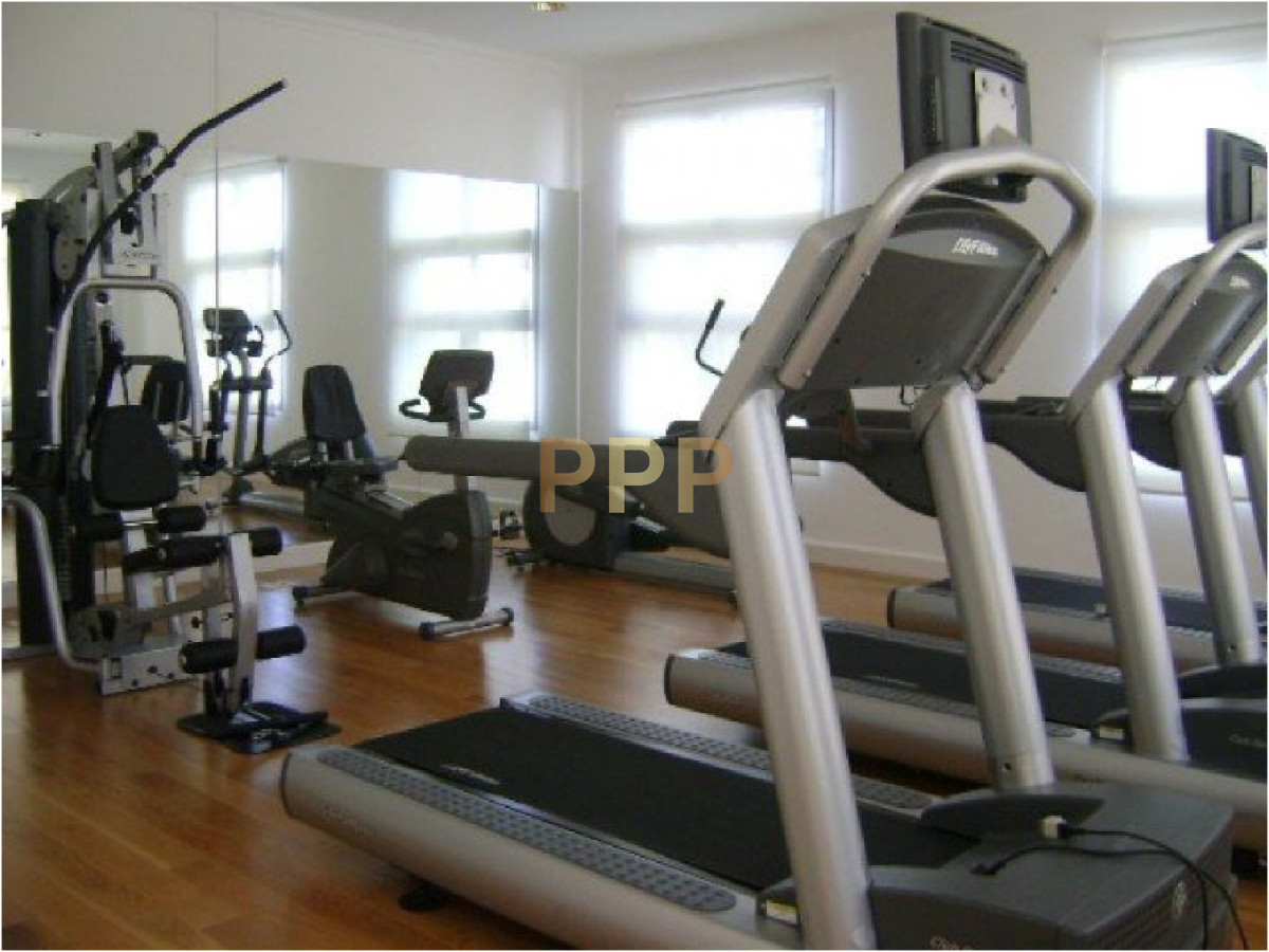 Apartamento ID.2344 - Apartamento de 3 dormitorios, primera linea frente al mar, en alquiler y venta, Punta del Este