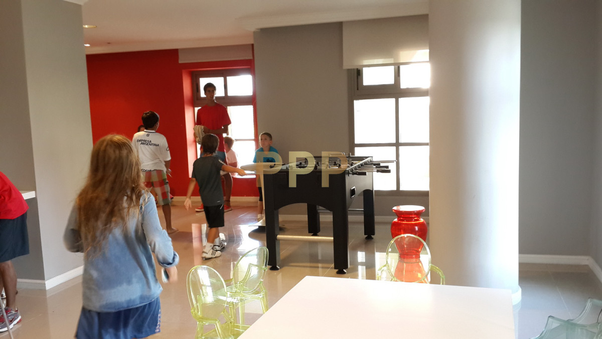 Apartamento ID.2344 - Apartamento de 3 dormitorios, primera linea frente al mar, en alquiler y venta, Punta del Este