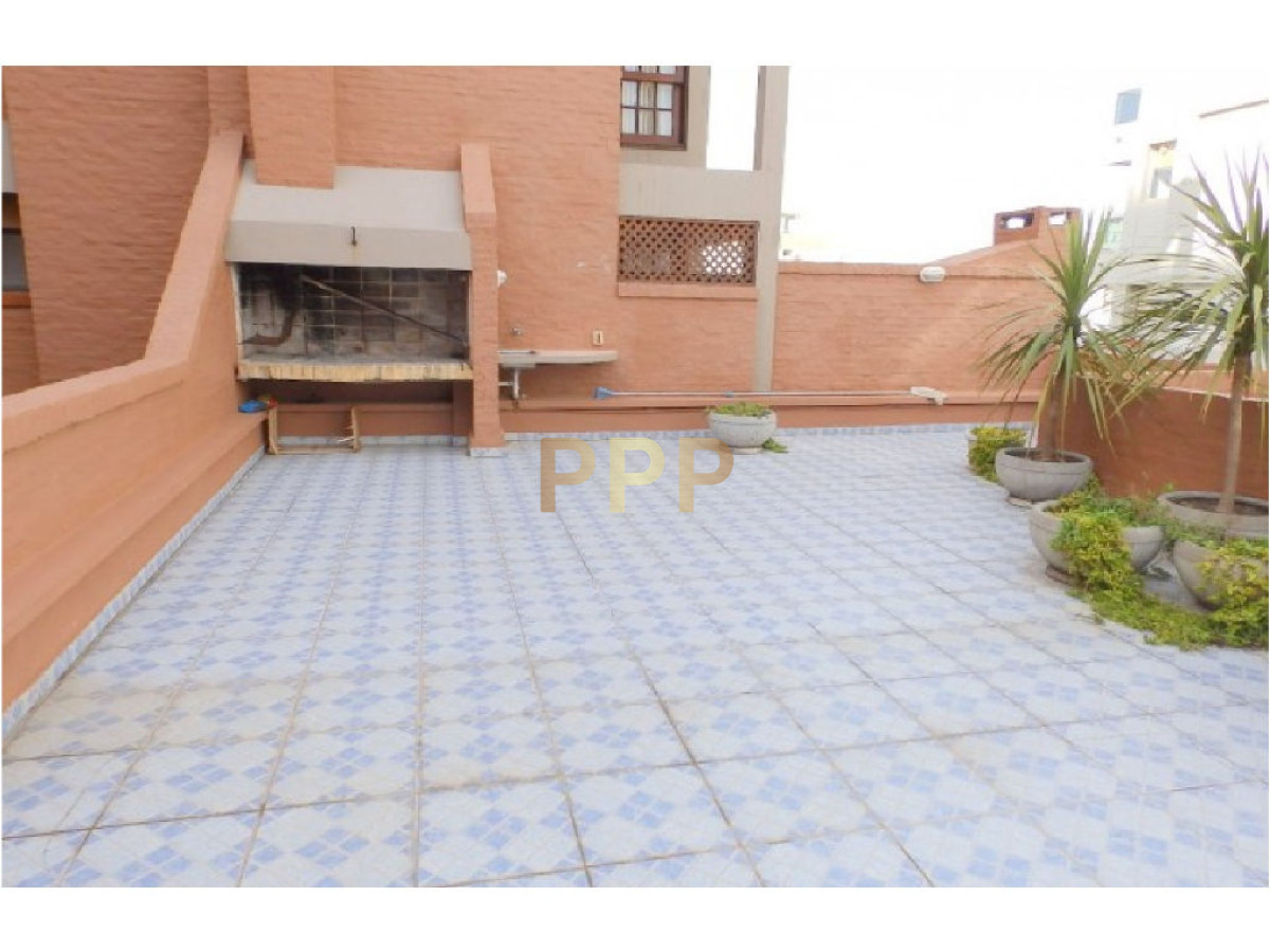 Apartamento ID.2478 - En venta apartamento en Peninsula , edificio con Parrillero y piscina.