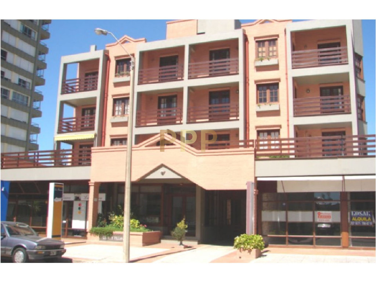 Apartamento ID.2478 - En venta apartamento en Peninsula , edificio con Parrillero y piscina.