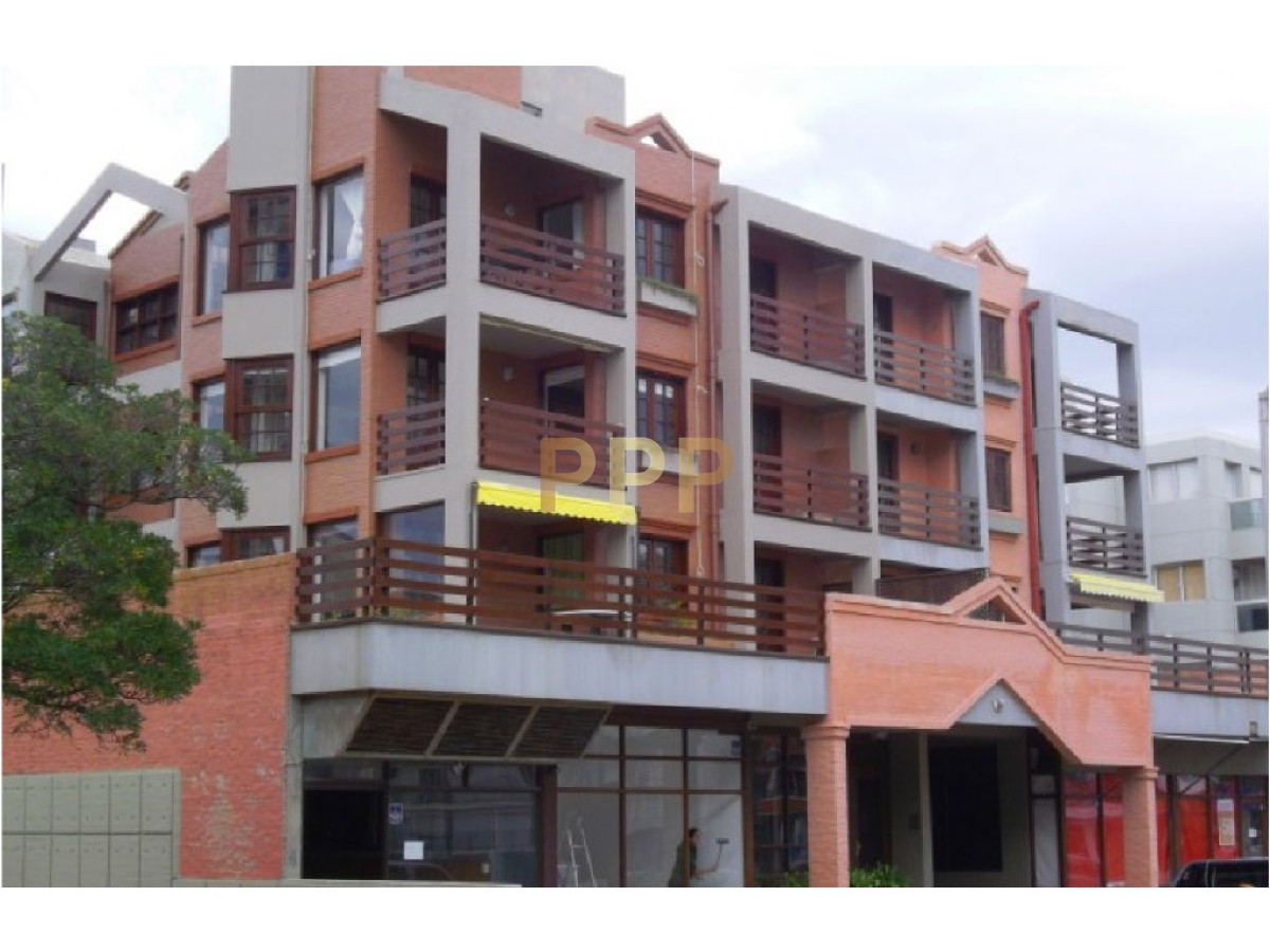 Apartamento ID.2478 - En venta apartamento en Peninsula , edificio con Parrillero y piscina.
