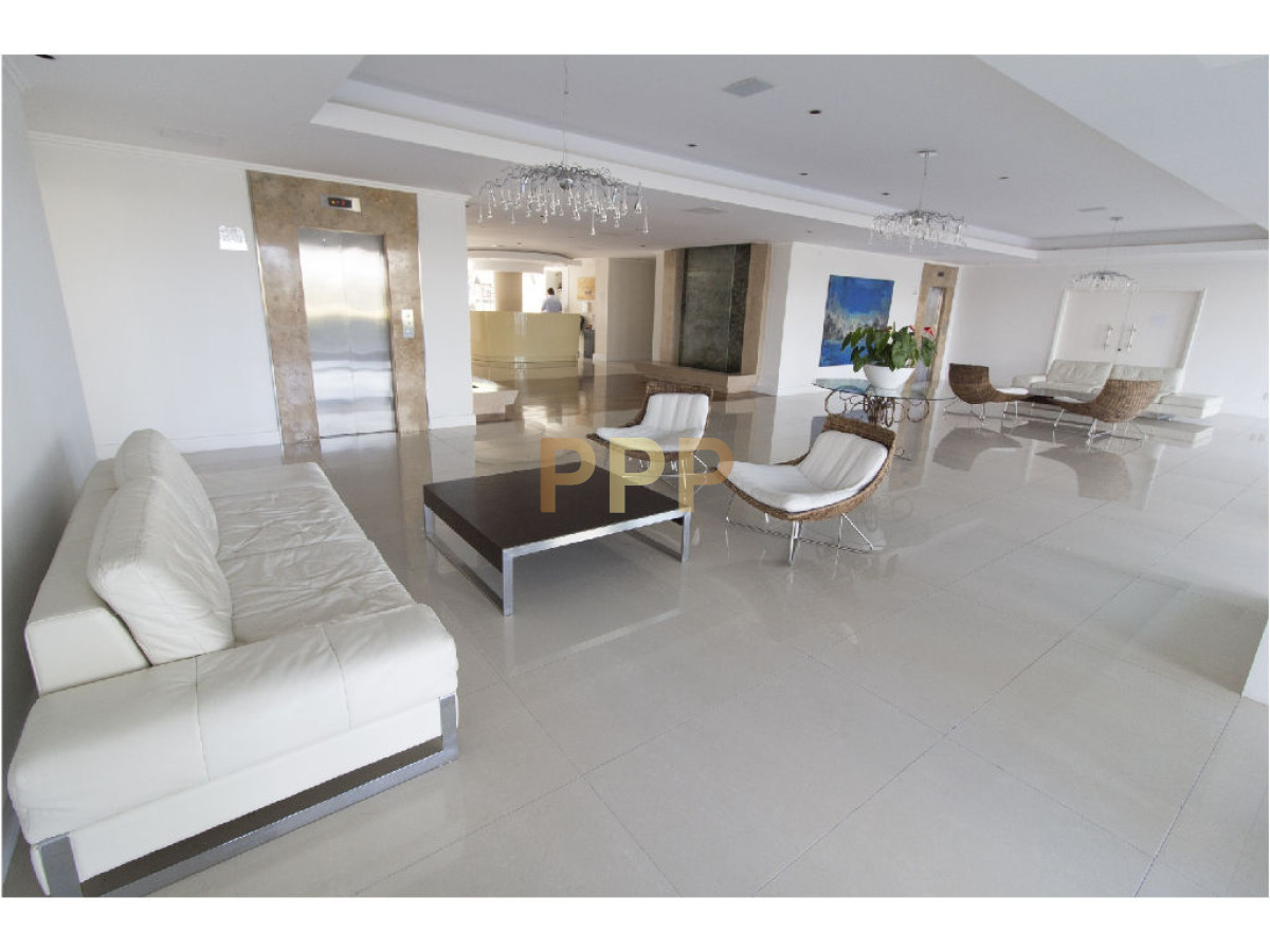 Apartamento ID.209 - Apartamento en Alquiler a una cuadra del mar (Playa Mansa)  en torre nueva, con todos y excelentes servicios .