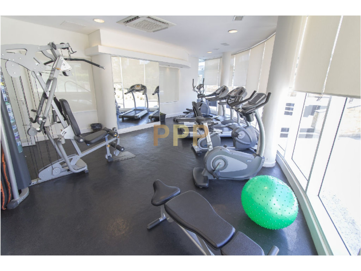 Apartamento ID.209 - Apartamento en Alquiler a una cuadra del mar (Playa Mansa)  en torre nueva, con todos y excelentes servicios .