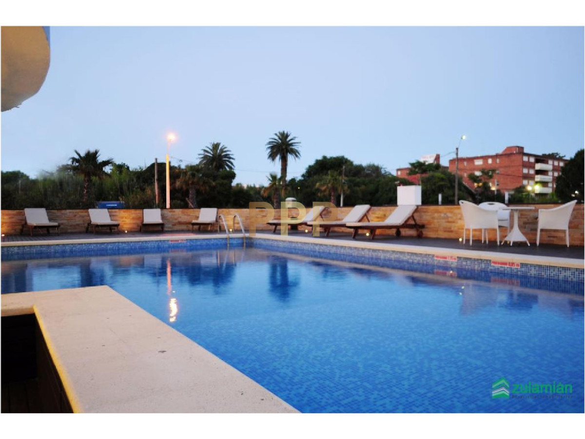 Apartamento ID.209 - Apartamento en Alquiler a una cuadra del mar (Playa Mansa)  en torre nueva, con todos y excelentes servicios .