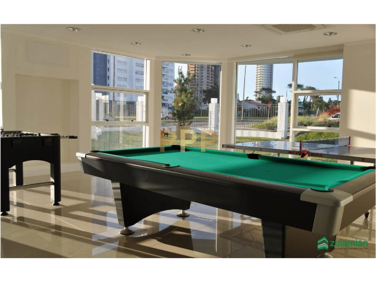 Apartamento ID.209 - Apartamento en Alquiler a una cuadra del mar (Playa Mansa)  en torre nueva, con todos y excelentes servicios .