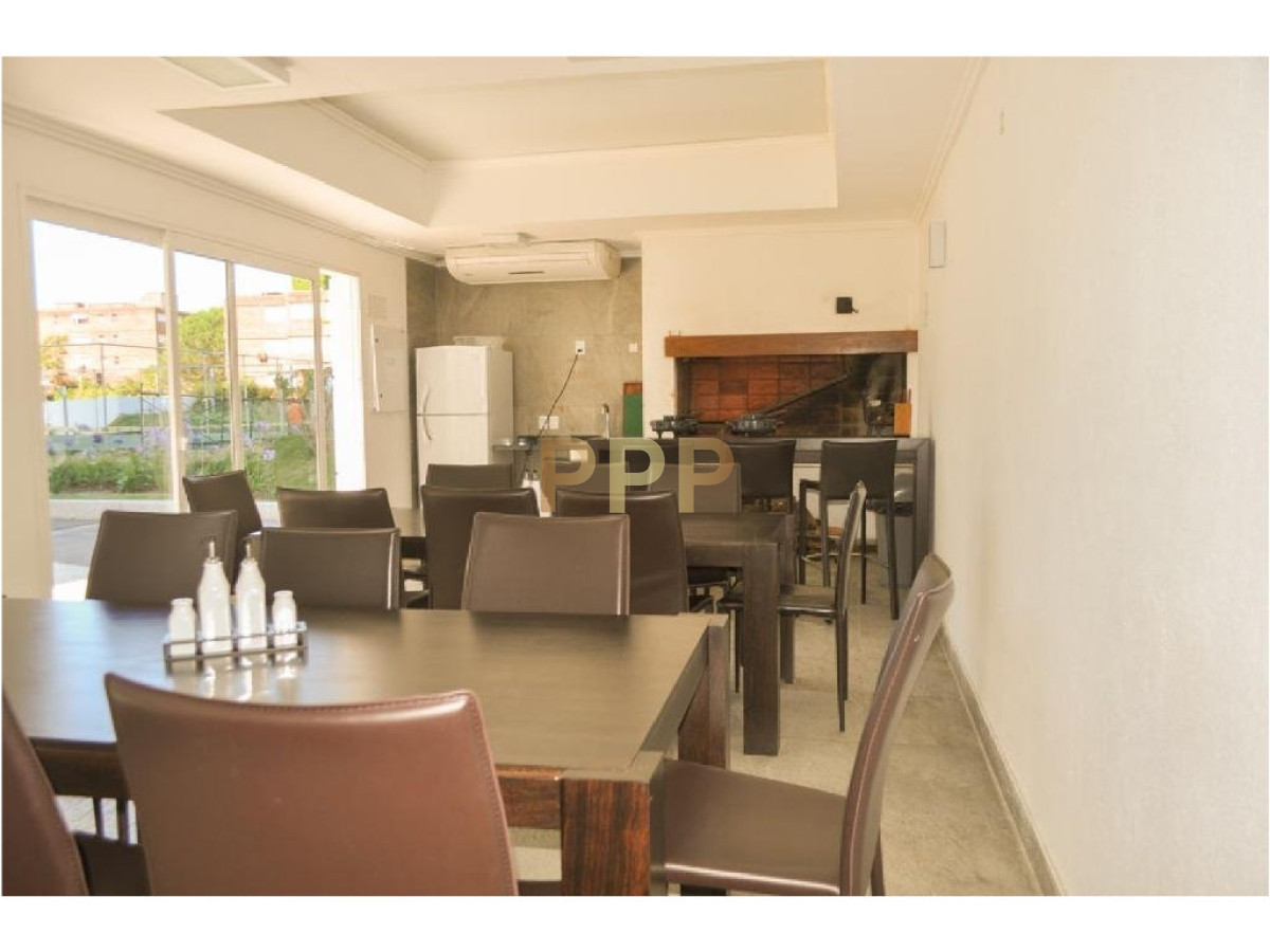 Apartamento ID.209 - Apartamento en Alquiler a una cuadra del mar (Playa Mansa)  en torre nueva, con todos y excelentes servicios .
