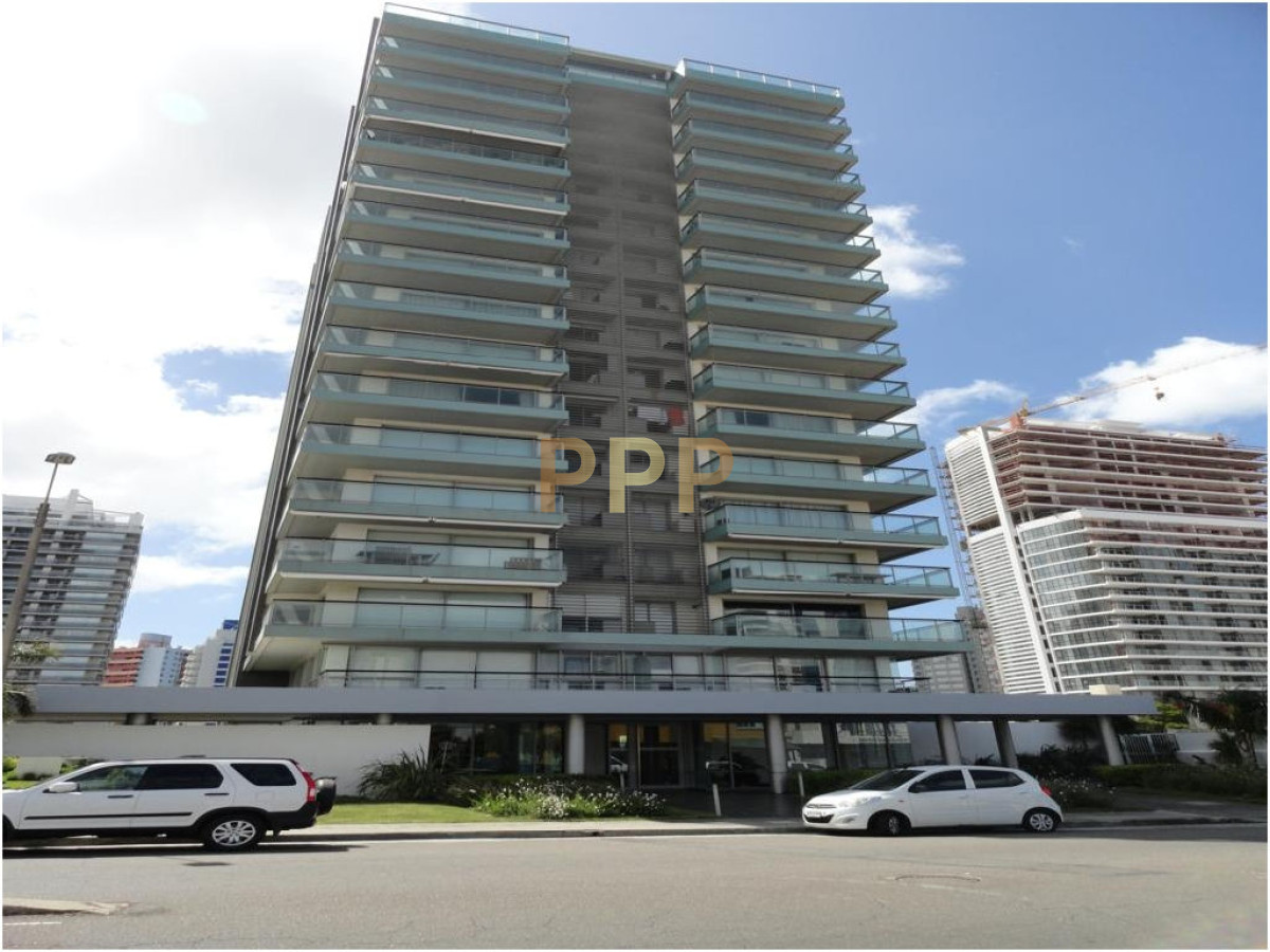Apartamento ID.41 -  Muy lindo apartamento en piso alto , torre con todos y muy buenos servicios.