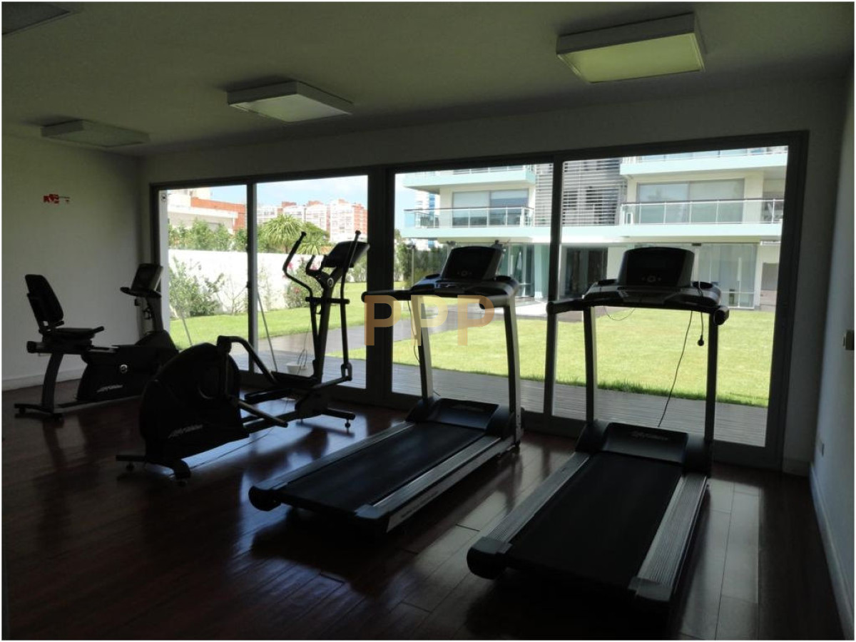 Apartamento ID.41 -  Muy lindo apartamento en piso alto , torre con todos y muy buenos servicios.