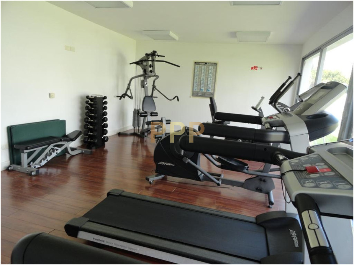 Apartamento ID.41 -  Muy lindo apartamento en piso alto , torre con todos y muy buenos servicios.
