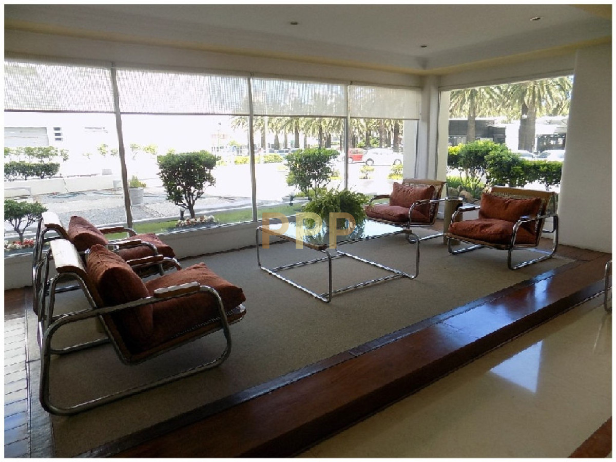 Apartamento ID.1354 - Alquile ya!!! Apartamento en el corazón de la Península, Punta del Este.