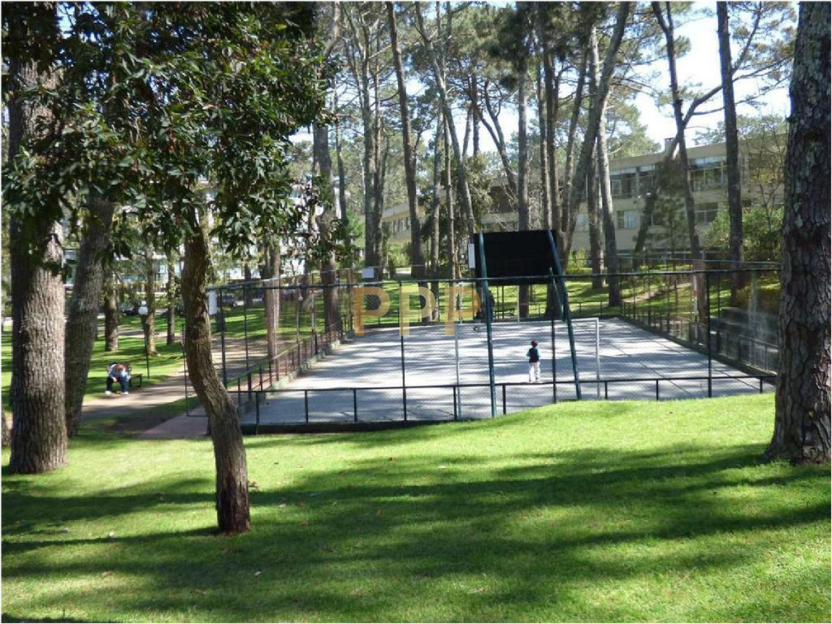 Apartamento ID.1285 - Apartamento de 1 dormitorio en venta o alq. anual en Mansa, Punta del Este.o 