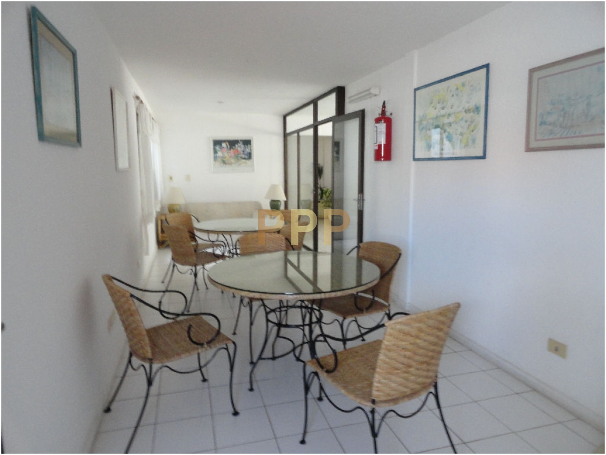 Apartamento ID.15 - Apartamento de 2 dormitorios con piscina en venta y alquiler en Peninsula, Punta del Este.