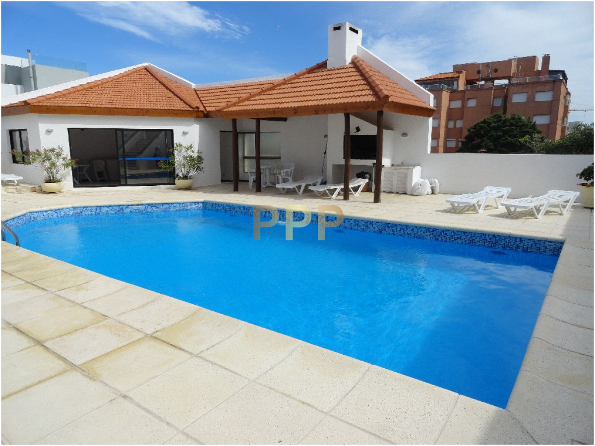 Apartamento ID.15 - Apartamento de 2 dormitorios con piscina en venta y alquiler en Peninsula, Punta del Este.