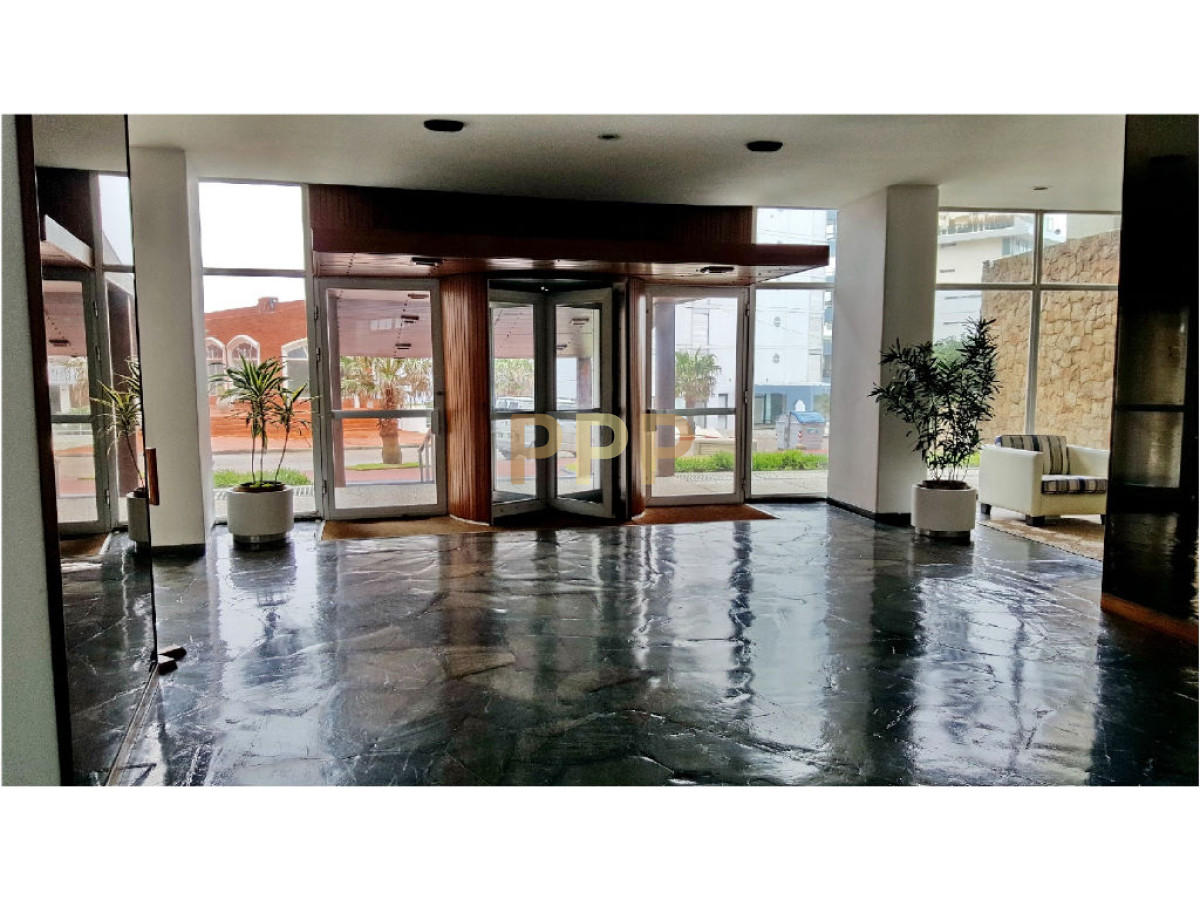 Apartamento ID.88 - Piso alto en venta, con inmejorable vistas al mar y puerto de Punta del Este