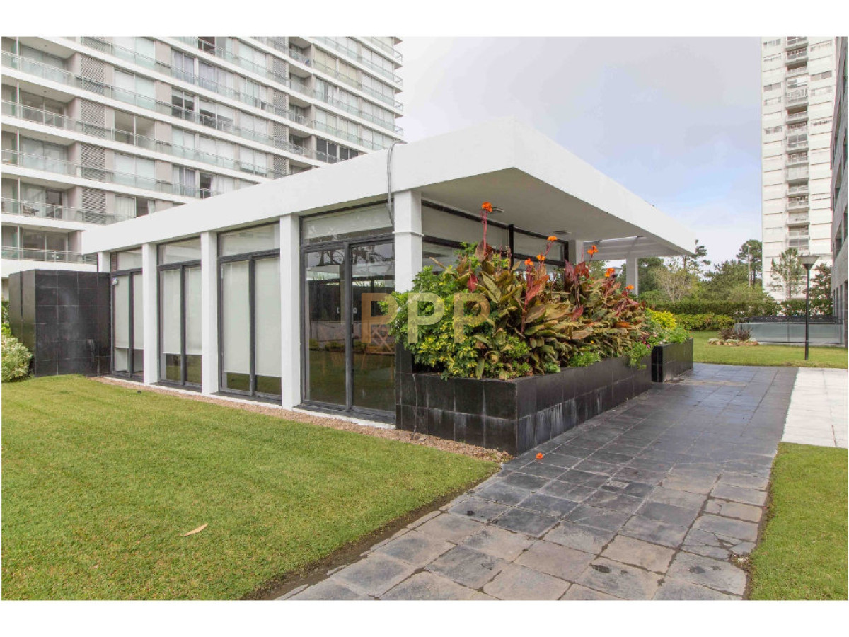Apartamento ID.600 - En venta... Apartamento 3 dormitorios en Av. Roosevelt, Punta del Este