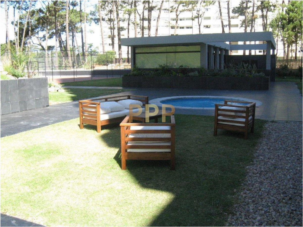 Apartamento ID.600 - En venta... Apartamento 3 dormitorios en Av. Roosevelt, Punta del Este