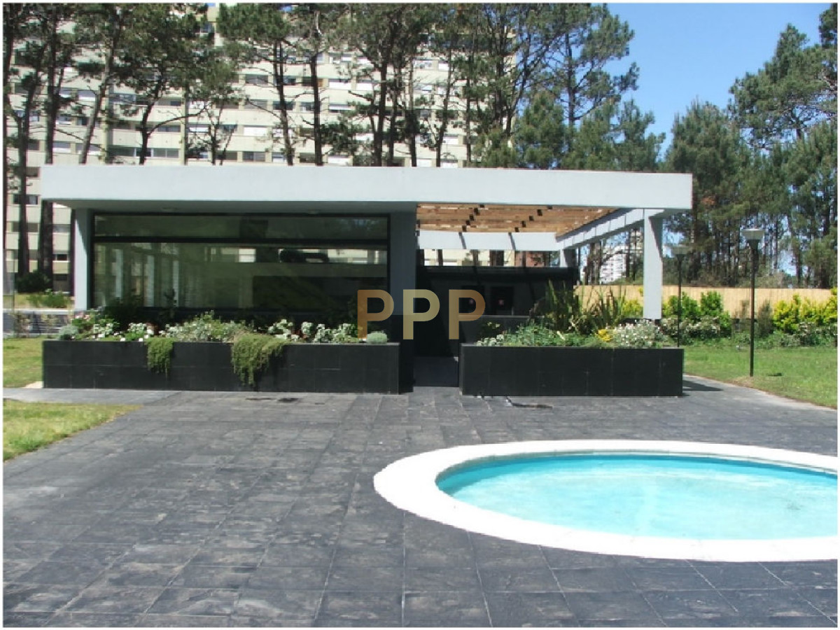 Apartamento ID.600 - En venta... Apartamento 3 dormitorios en Av. Roosevelt, Punta del Este