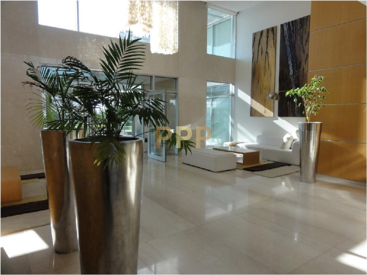 Apartamento ID.17 - En Alquiler y Venta... Torre con muy buena ubicaciÃ³n, a metros de las playas brava y mansa, muy cerca de la PenÃ­nsula y de todos los servicios.
