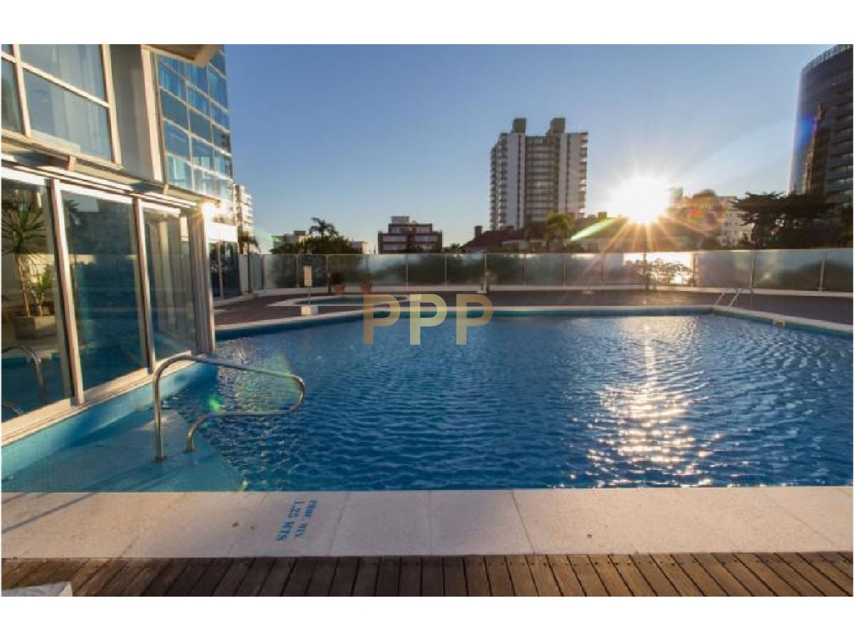 Apartamento ID.17 - En Alquiler y Venta... Torre con muy buena ubicaciÃ³n, a metros de las playas brava y mansa, muy cerca de la PenÃ­nsula y de todos los servicios.