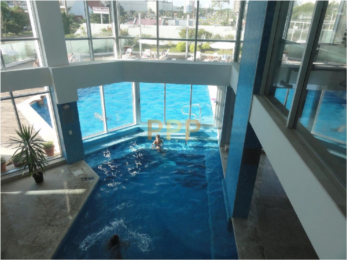 Apartamento ID.17 - En Alquiler y Venta... Torre con muy buena ubicaciÃ³n, a metros de las playas brava y mansa, muy cerca de la PenÃ­nsula y de todos los servicios.