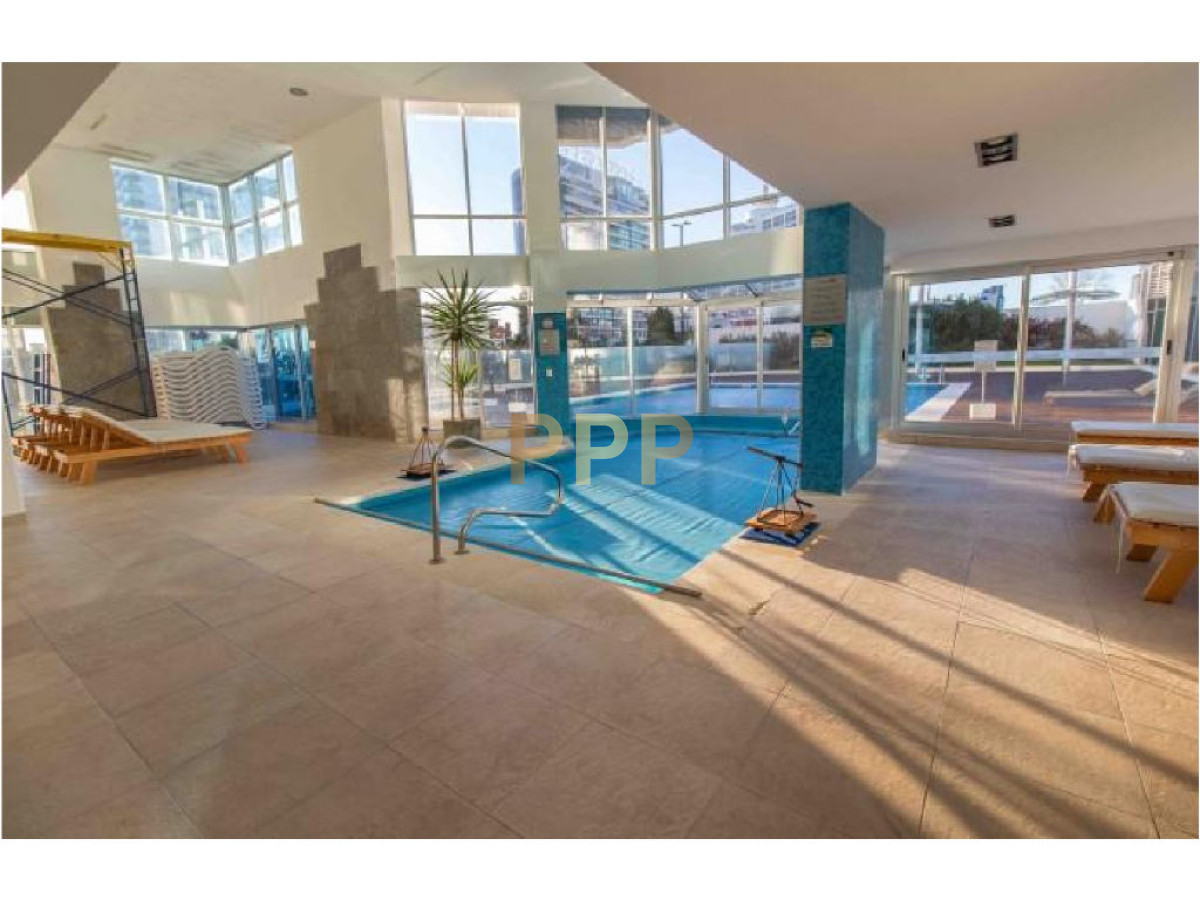 Apartamento ID.17 - En Alquiler y Venta... Torre con muy buena ubicaciÃ³n, a metros de las playas brava y mansa, muy cerca de la PenÃ­nsula y de todos los servicios.
