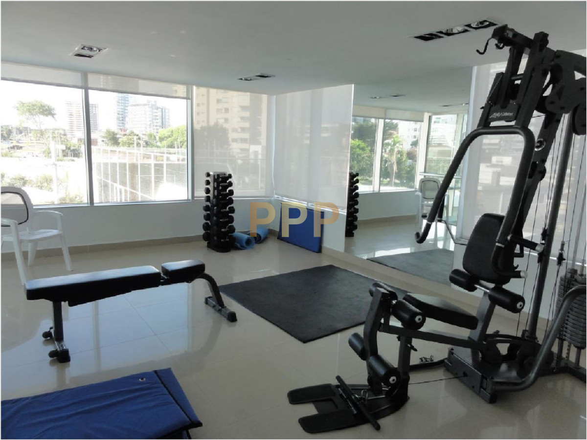 Apartamento ID.17 - En Alquiler y Venta... Torre con muy buena ubicaciÃ³n, a metros de las playas brava y mansa, muy cerca de la PenÃ­nsula y de todos los servicios.